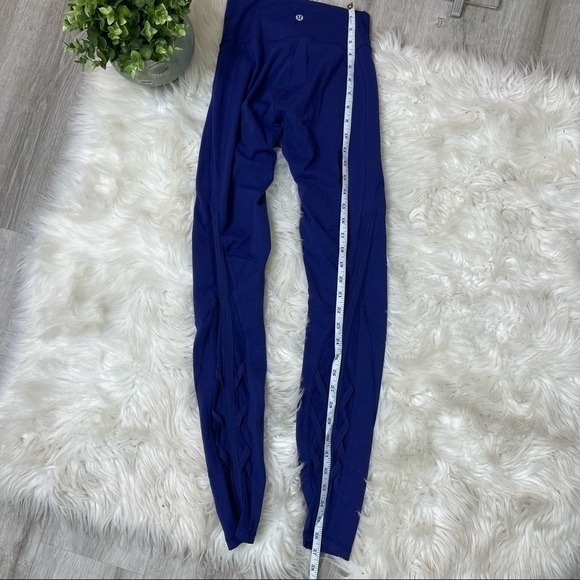 Lululemon Essential Rhythm Workout‎ Leggings 4 - Picture 9 of 12